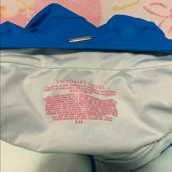 VS The Unforgettable one-piece Swimsuit. - Picture 4 of 5